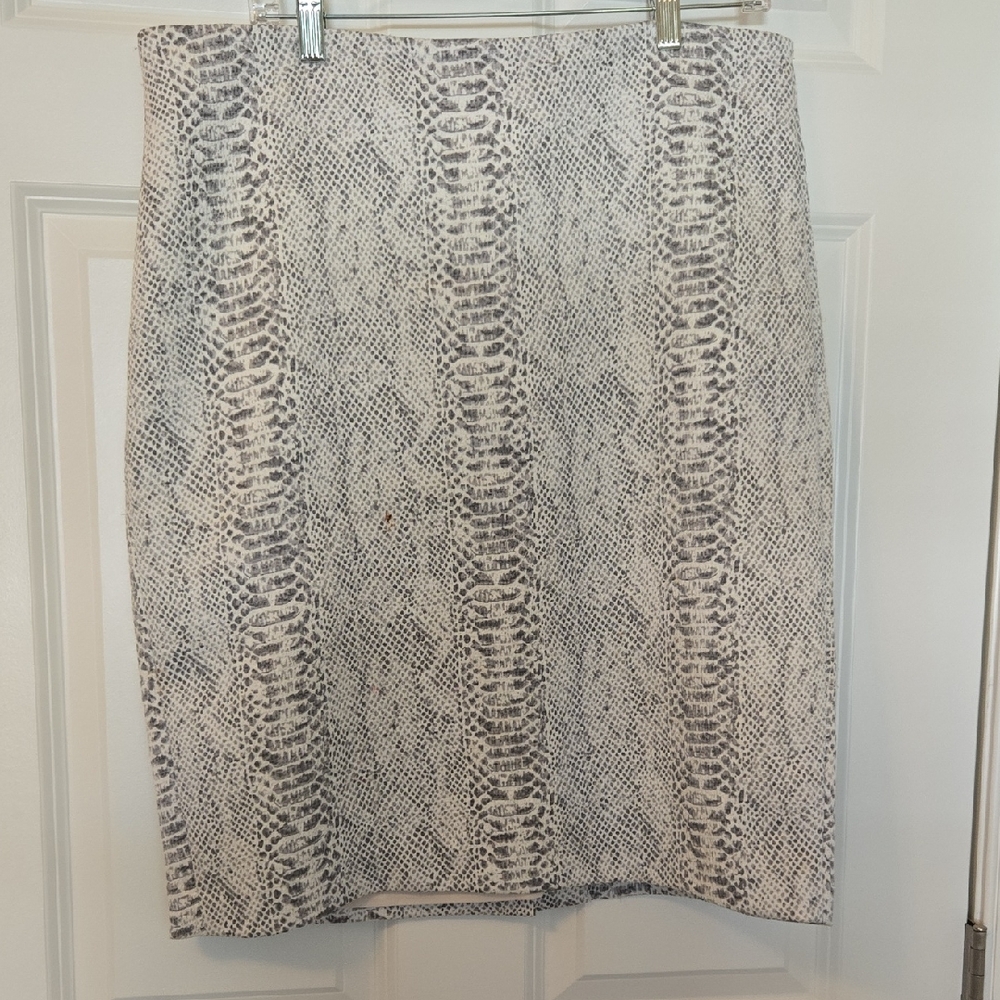 Ann Taylor Monochrome Snake Print Pencil Skirt
